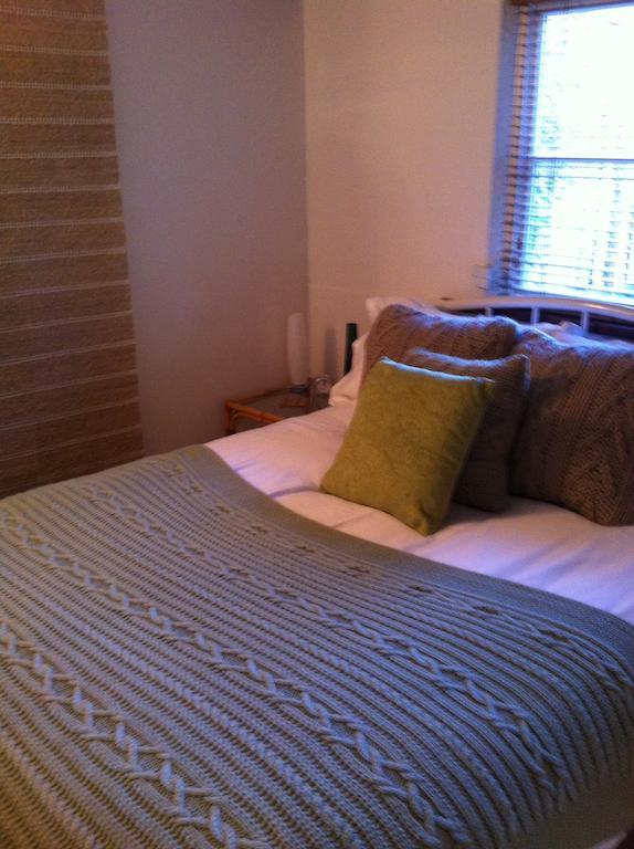 Thatched Farm Bed And Breakfast Woodbridge Habitación foto
